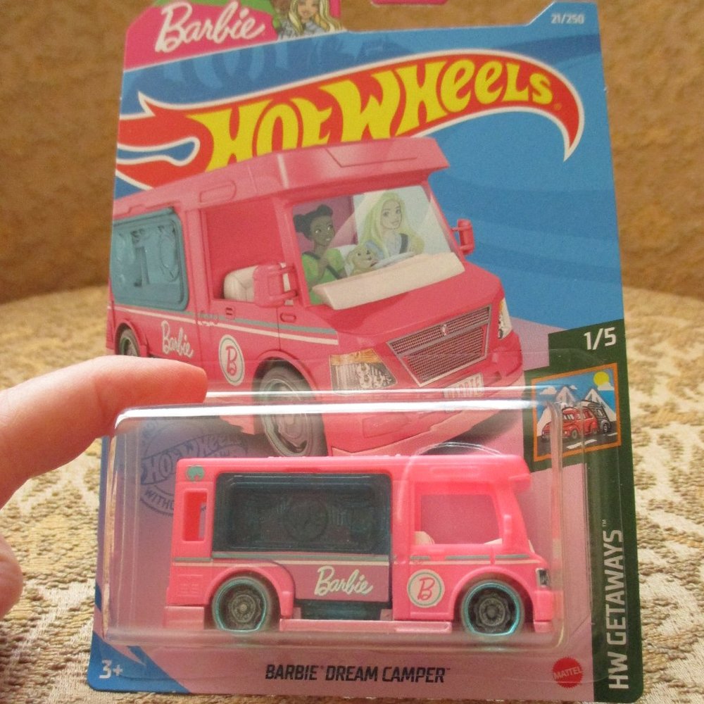 NWOT - hot wheels - barbie dream camper - 2020